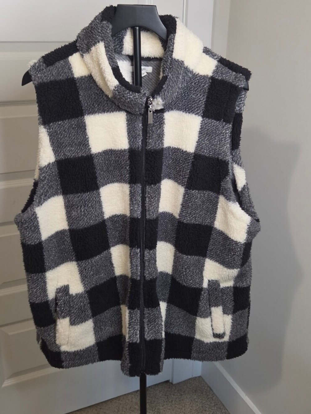 Maurices Women's Full Zip Black and White Checkered Fleece Vest Pockets Size 2X